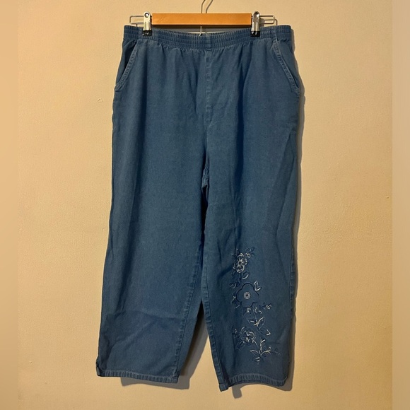 Koret Vintage 2 pc Denim Floral Embroidered Button Down & Capri Set - Large - Picture 9 of 13